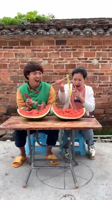 扔筷子娱乐吃瓜